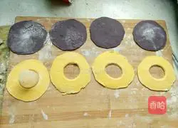 Double-color Illustration of how to make double-stuffed double-layered buns 7