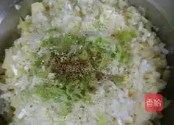 Illustration of how to make potato buns 4