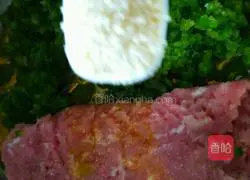 Illustration of how to make green pepper and meat buns 7