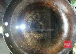 Illustration of how to make Chinese toon egg cake 6