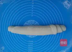 Illustration of how to make secret milk-flavored steamed buns 10