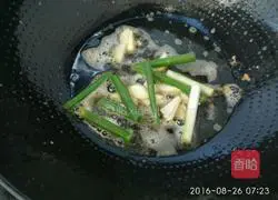 Illustration of how to make fried beans and noodles 9