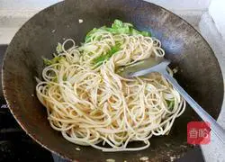 Illustration of how to make cabbage fried noodles 2