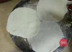 Illustration of how to make scallion pancakes (scallion pancakes) 12