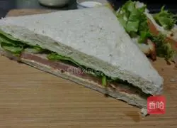 Illustration of making lunch meat sandwich 5