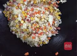 Illustration of how to make Yangzhou fried rice 4