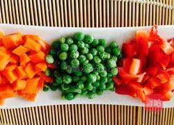 Illustration of how to make bacon fried rice 1