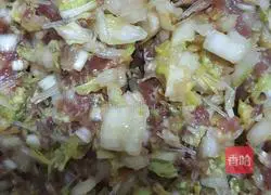 Illustration of how to make cabbage and pork buns 4