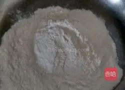 Illustration of how to make glutinous rice balls with hawthorn filling 1