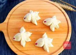 Illustration of how to make goldfish steamed buns 19