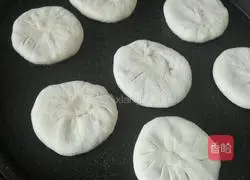 Illustration of how to make fennel pork pie 10