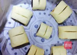 Milk-flavored bean paste and egg steamed buns recipe 6