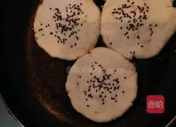 Illustration of how to make sweet potato, glutinous rice and bean paste pancakes 11