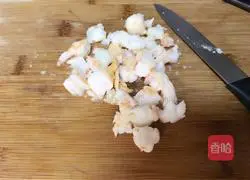 Illustration of how to make shrimp pizza with dumpling skin 5