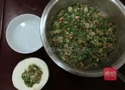 Illustration of how to make three fresh stuffed dumplings 4