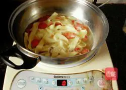 Illustration of how to make meat and vegetable carrot noodles 8