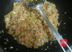 Illustration of how to make sausage and egg fried rice 3