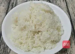 Illustration of how to make seaweed powder, pine nuts and eel fried rice 3