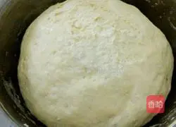 Illustration of how to make ham sausage steamed bun rolls 1