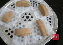 Illustration of how to cut small steamed buns with brown sugar knife 9
