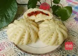 Illustration of how to make steamed pancakes with red fruit (hawthorn) filling 14