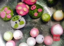 Illustration of how to make cartoon colorful glutinous rice balls 6