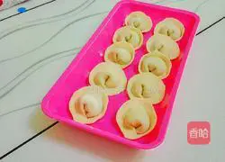 Illustration of how to make celery and shrimp dumplings 18