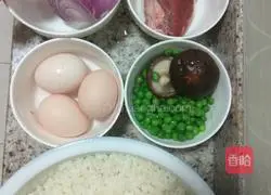 How to make colorful fried rice Illustration 1