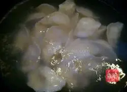 Illustration of how to make cucumber and egg vegetarian dumplings 22