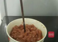 Illustration of how to make meat stuffing for dumplings and wontons 9