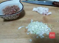 Illustration of how to make onion oil noodles 2