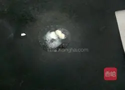 How to make fried noodles with beans and shredded pork Illustration 3