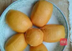 Illustration of how to make pumpkin steamed buns 14