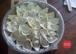 Illustration of how to make beef wontons 9