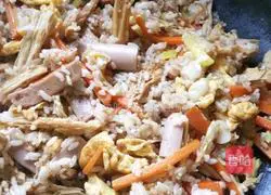 Illustration of how to make egg fried rice 2