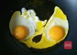 Illustration of how to make quick-fried rice at home 4