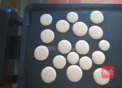 Illustration of how to make small egg pancakes 2