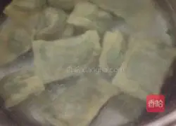 Illustration of how to make chive wontons 9