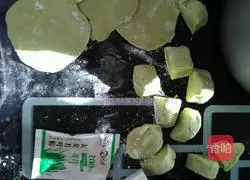 Illustration of how to make leek and green sauce dumplings 3