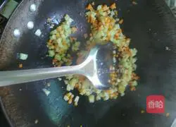 Illustration of how to make carrot, cucumber and egg fried rice 6