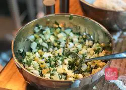 Illustration of how to make scallion pancake 5 