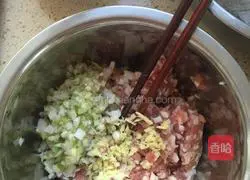 How to make pork and green onion dumplings Illustration 4