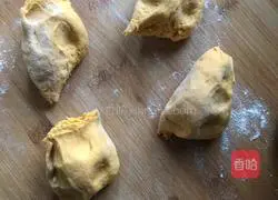 Illustration of how to make pumpkin, walnut and sesame steamed buns with little hedgehogs and rabbits 8