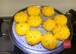 Illustration of how to make pumpkin meat buns 16