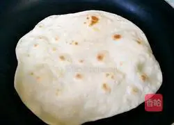 Illustration of how to make single-bread rolls with wild garlic 9