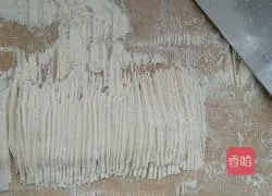 Illustration of how to make baby food supplement noodles 3