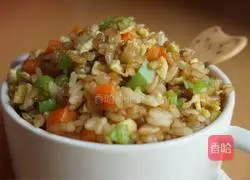 Illustration of how to make colorful fried rice 8
