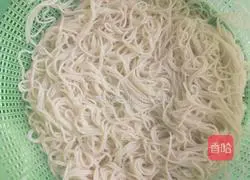 Illustration of making homemade fried noodles 3