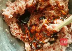 Illustration of how to make pork and cabbage buns 6