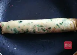 Illustration of how to make chive egg pancake 9